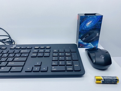 کیبورد و ماوس DELL بدون حروف فارسی، طراحی اداری و با دوام – پنگوشاپ