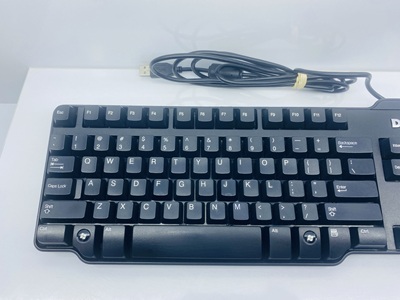 کیبورد و ماوس DELL بدون حروف فارسی، طراحی اداری و با دوام – پنگوشاپ